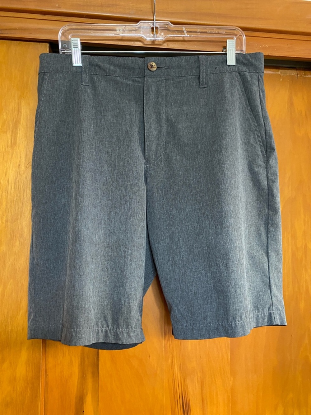 RVCA 4 Way Performance Stretch Men's Charcoal Gray Flat Front Shorts Gorpcore